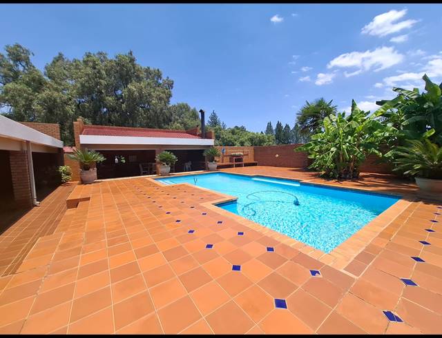 4 BEDROOM HOUSE FOR SALE IN VAN DER MERWES KROON